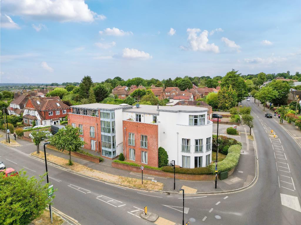 Main image of property: 2 Mitchley Hill, Sanderstead, CR2 9DT