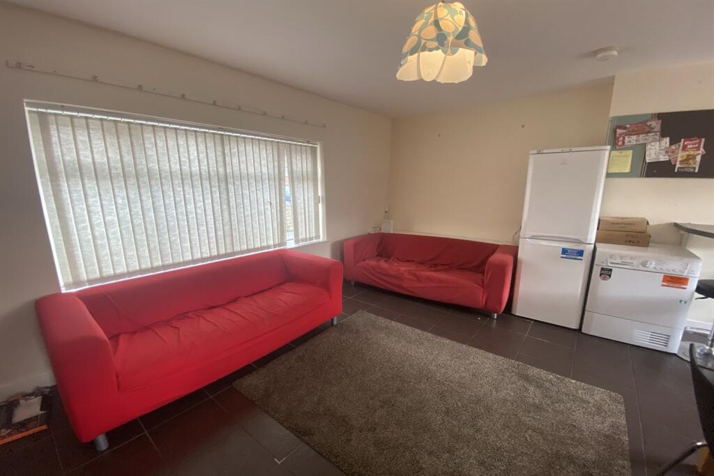 1 bedroom house share for rent