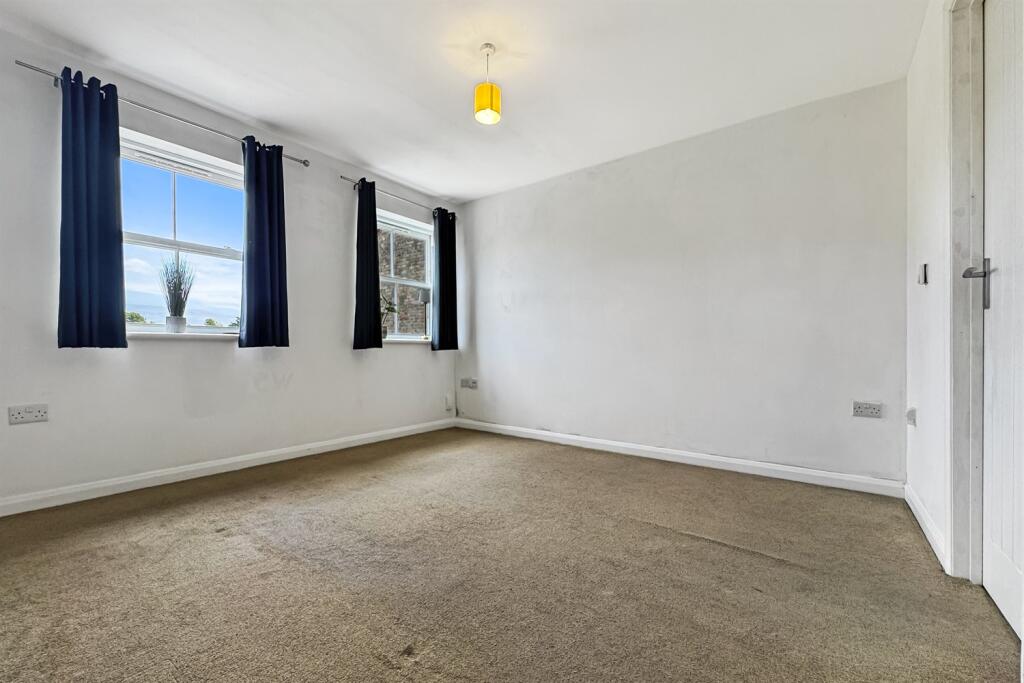 1 bedroom First Floor Flat in Emsworth photo 4