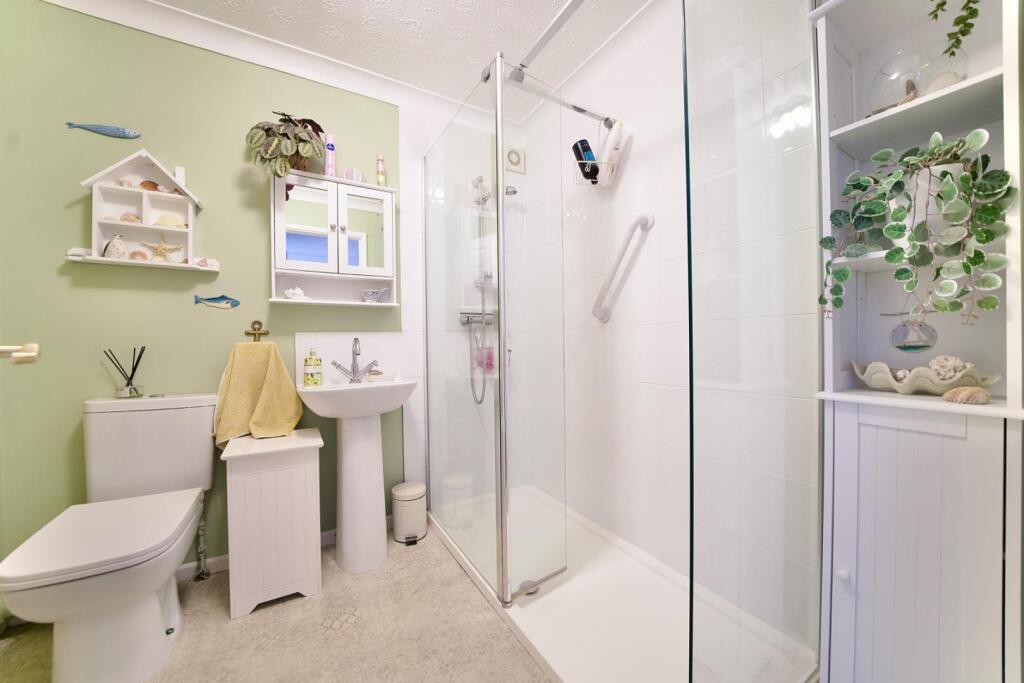 Apartment in Weymouth, Overcombe - View 5