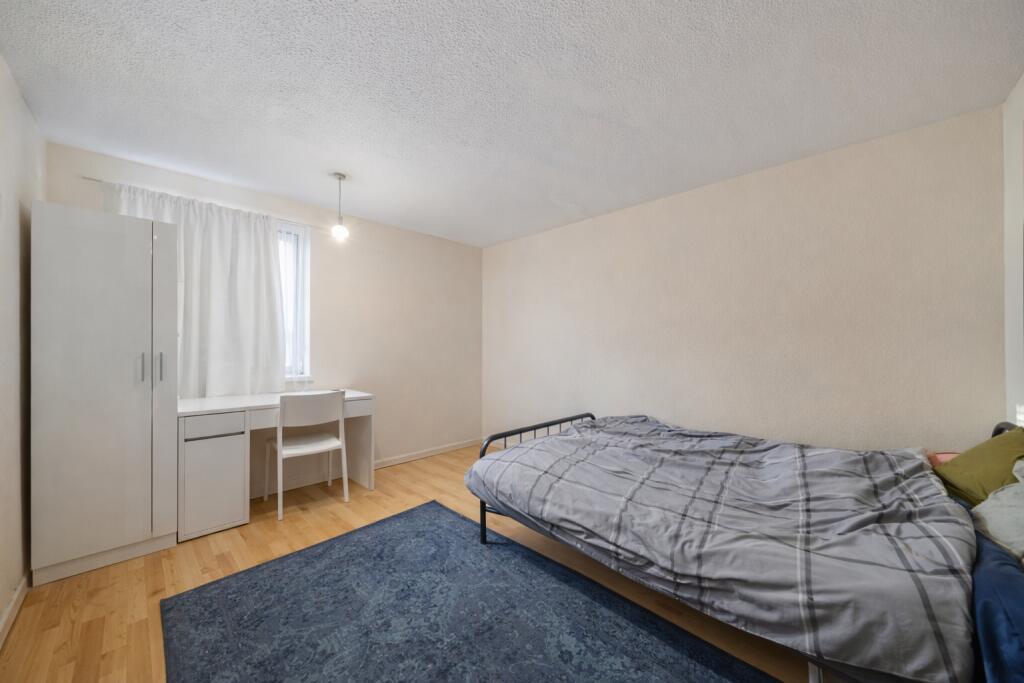 Caernarvon Close, Mitcham, CR4 photo 4