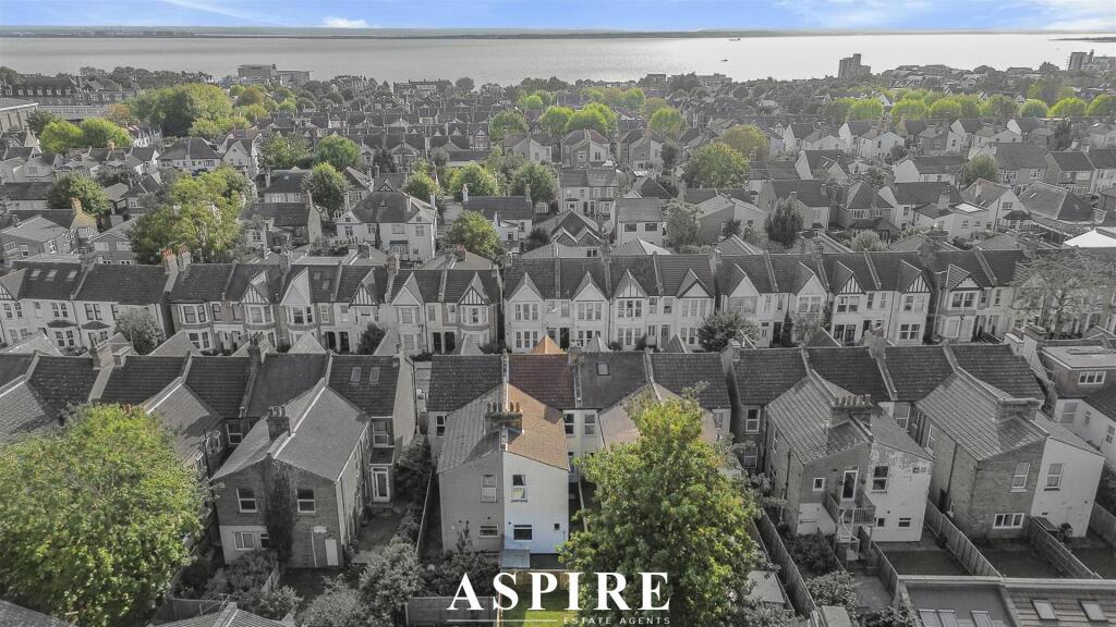 Apartment in Southend-on-Sea - View 2