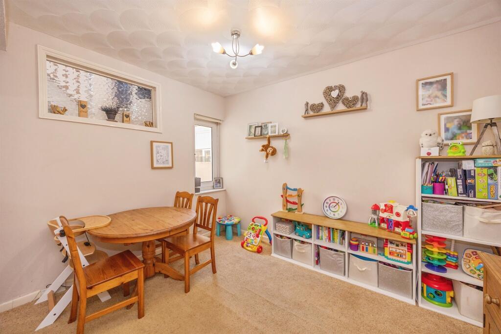 House in Portsmouth - More