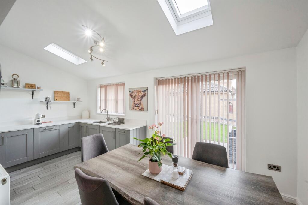 House in Doncaster, Barnby Dun with Kirk Sandall - View 3