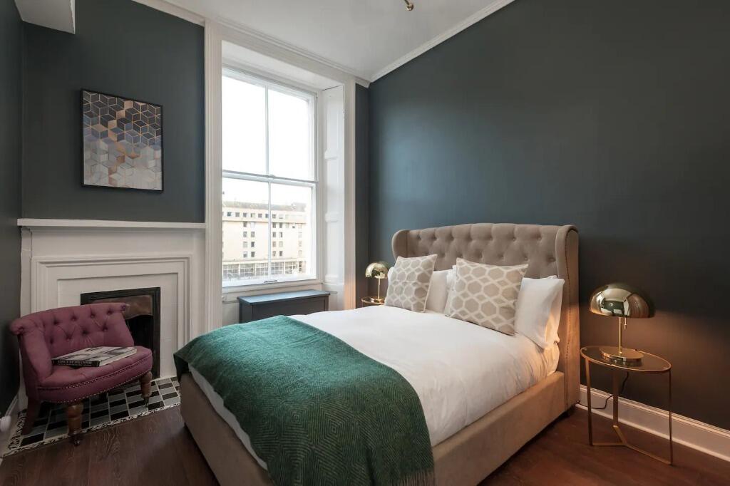 Apartment in Edinburgh - More