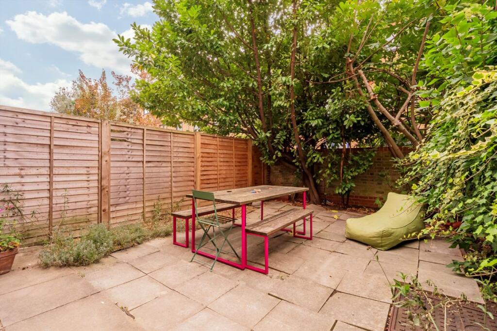 Apartment in London - View 5