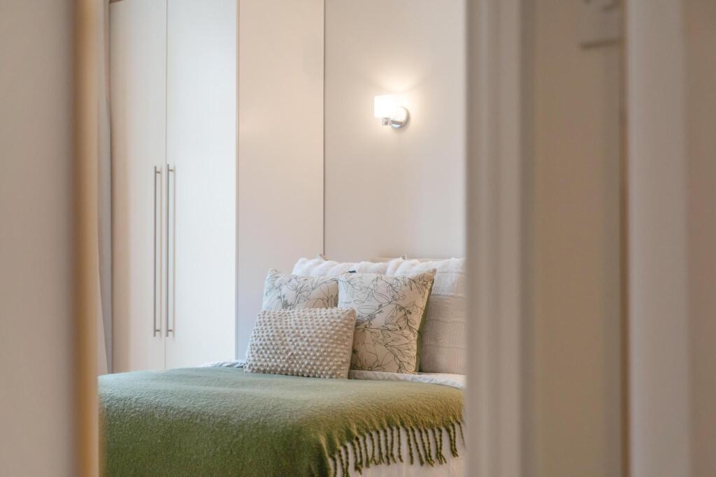 Apartment in London - View 5