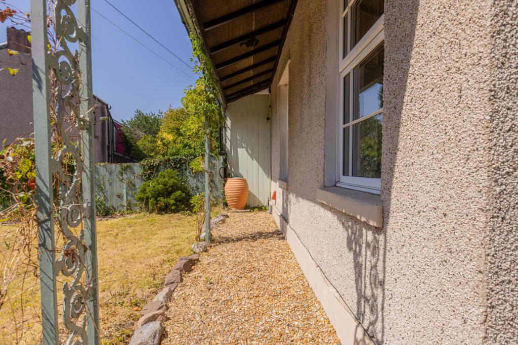 House in Newport - View 4