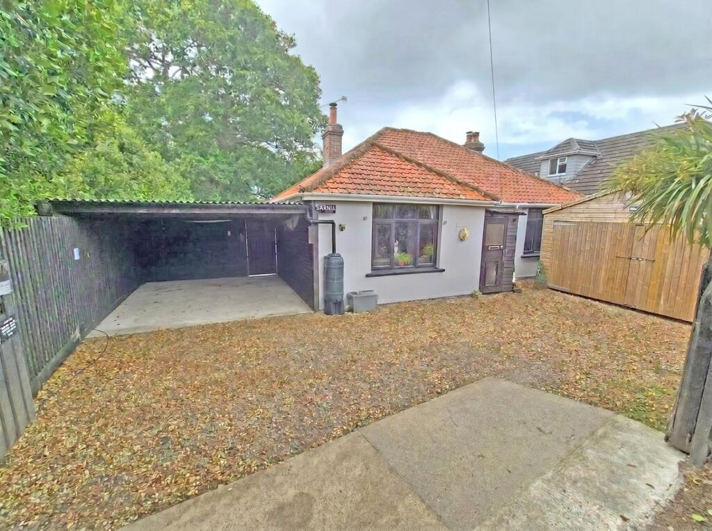 Main image of property: Andrew Lane, New Milton, Hampshire, BH25