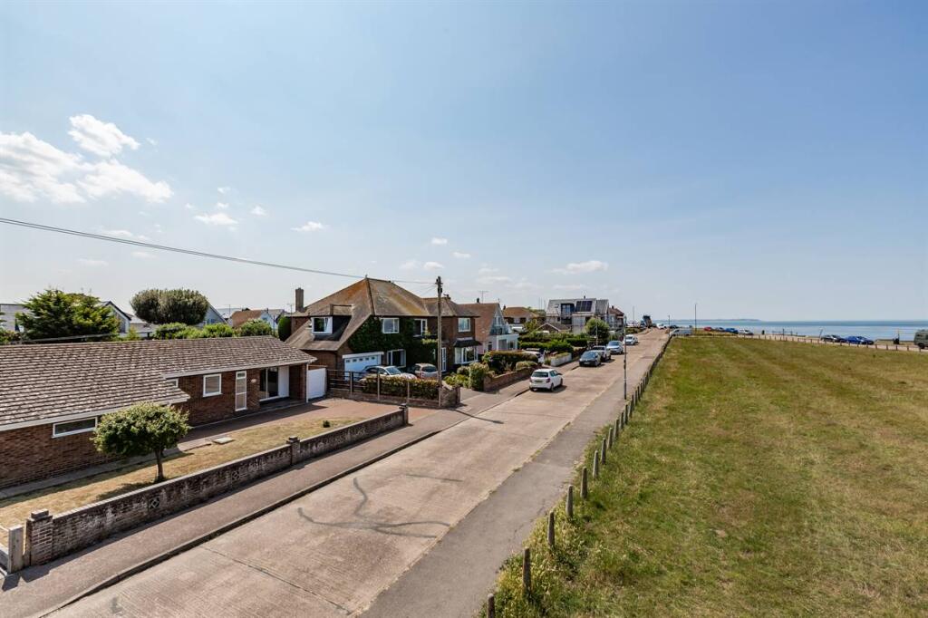 Marine Crescent, Tankerton, Whitstable photo 2