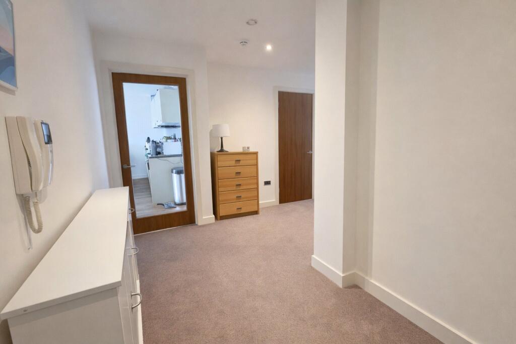 Apartment in Liverpool - More