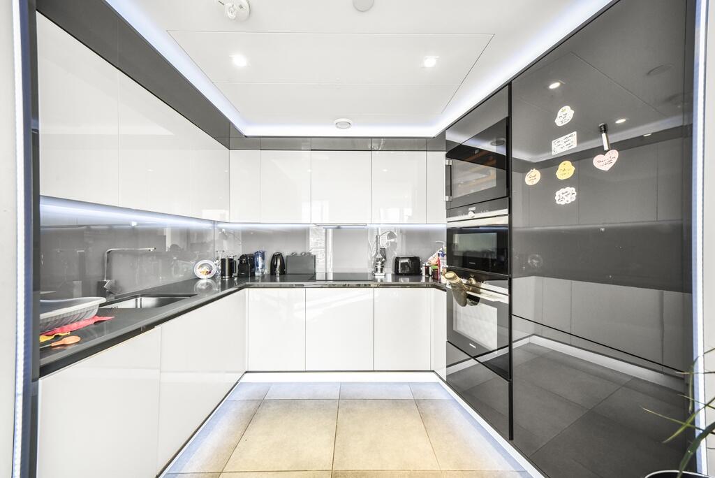 Apartment in London - More