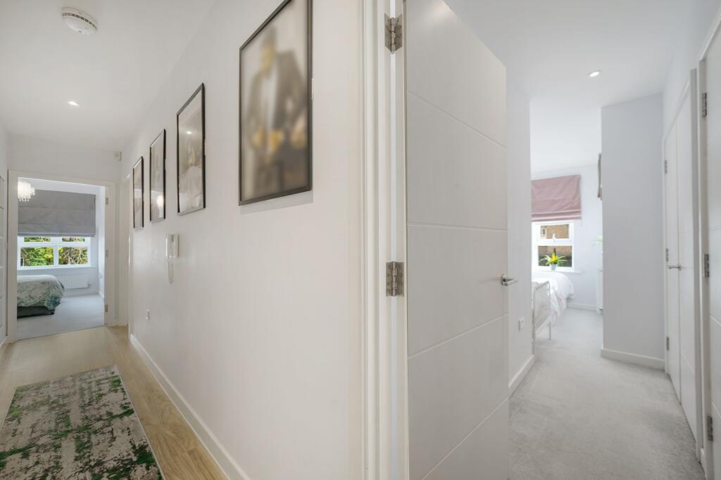 Apartment in Croydon - View 2