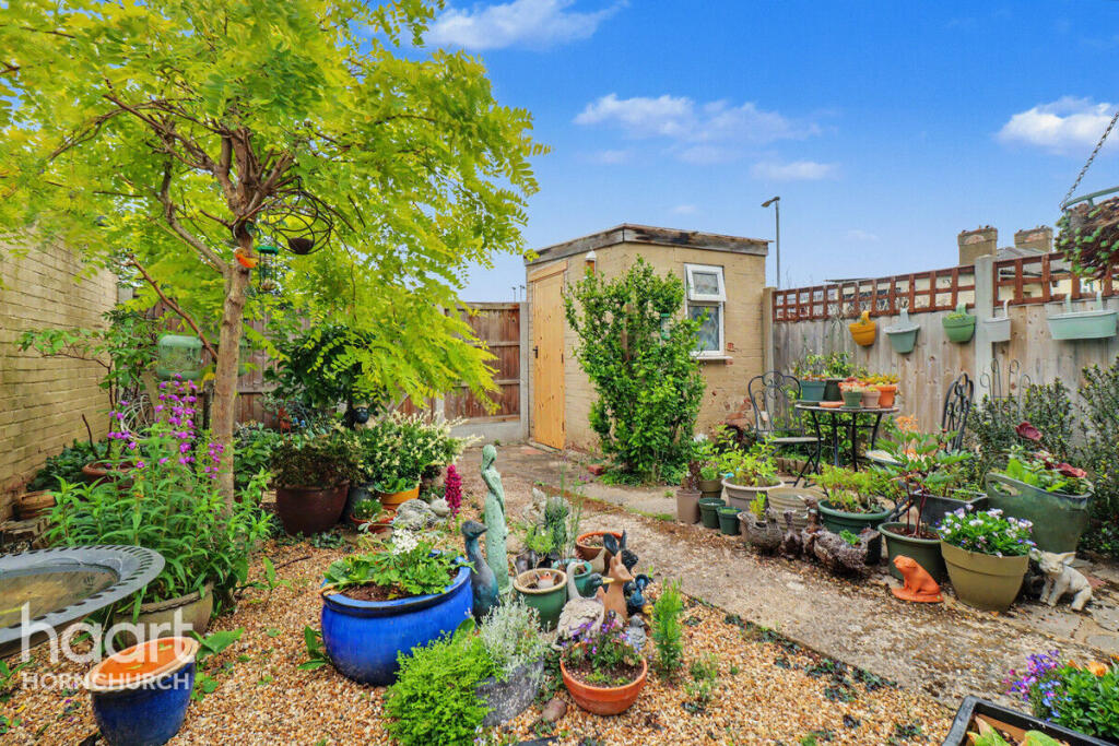 House in London, Elm Park - More