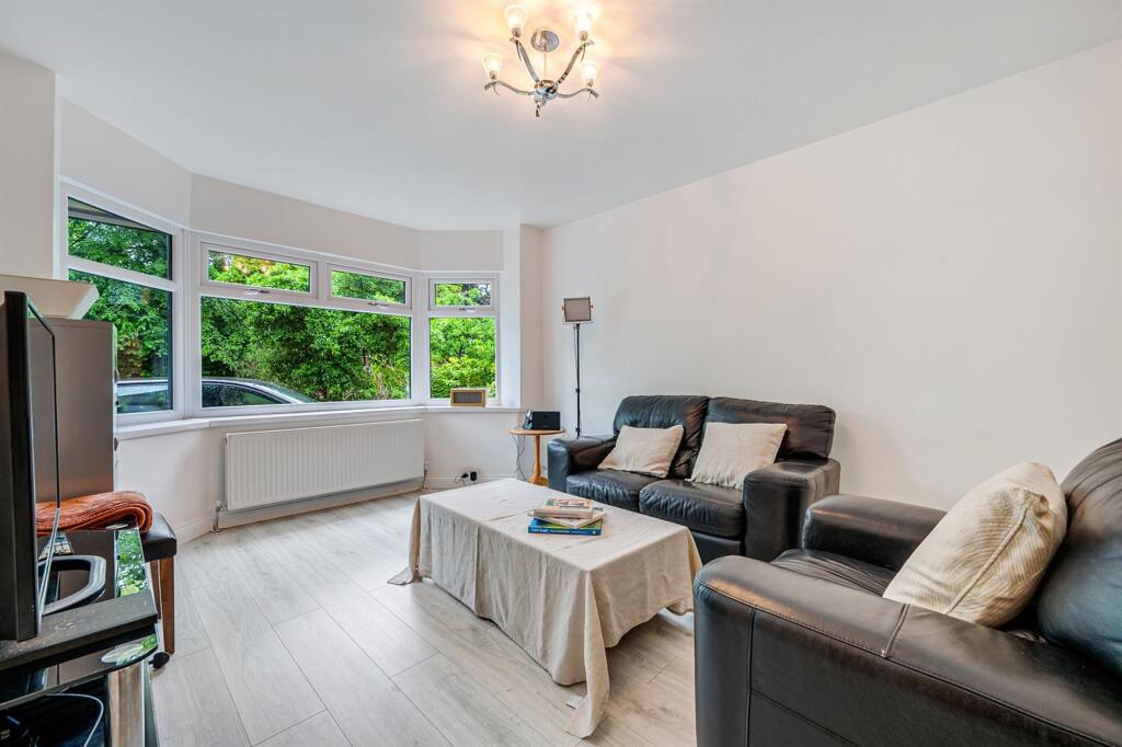 Brooklands Road, Sale, M33 photo 4