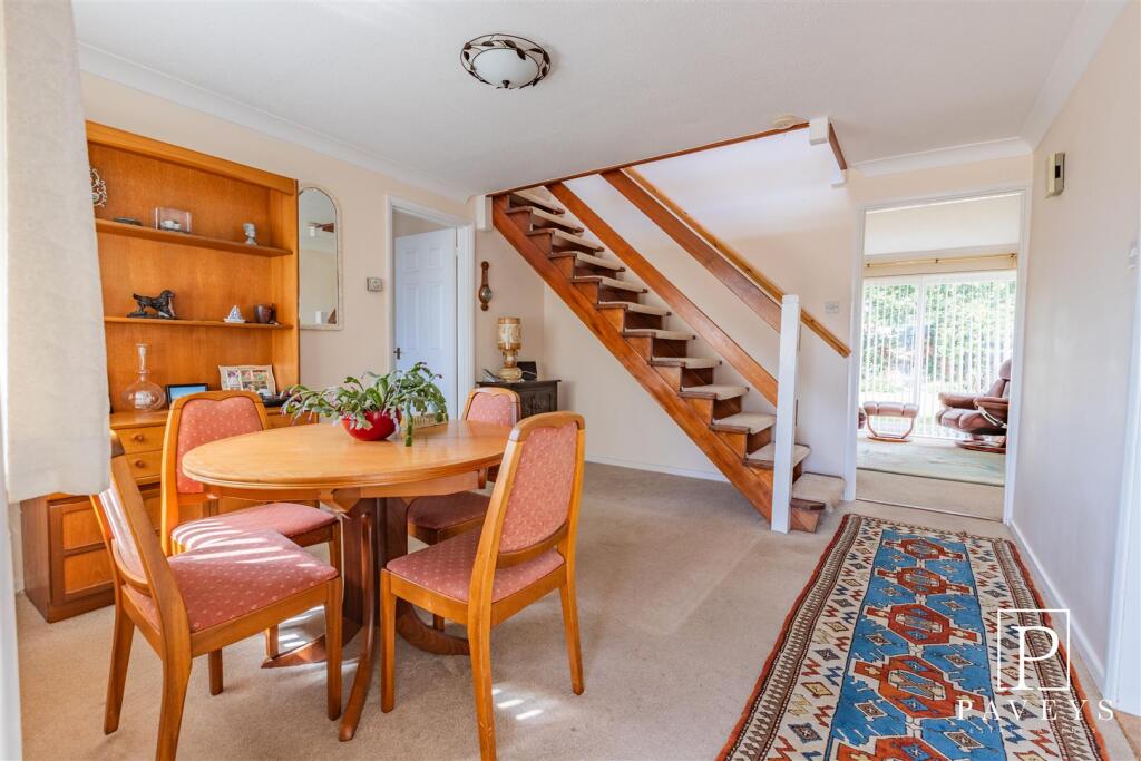 Baynards Crescent, Kirby Cross, Frinton-On-Sea photo 3