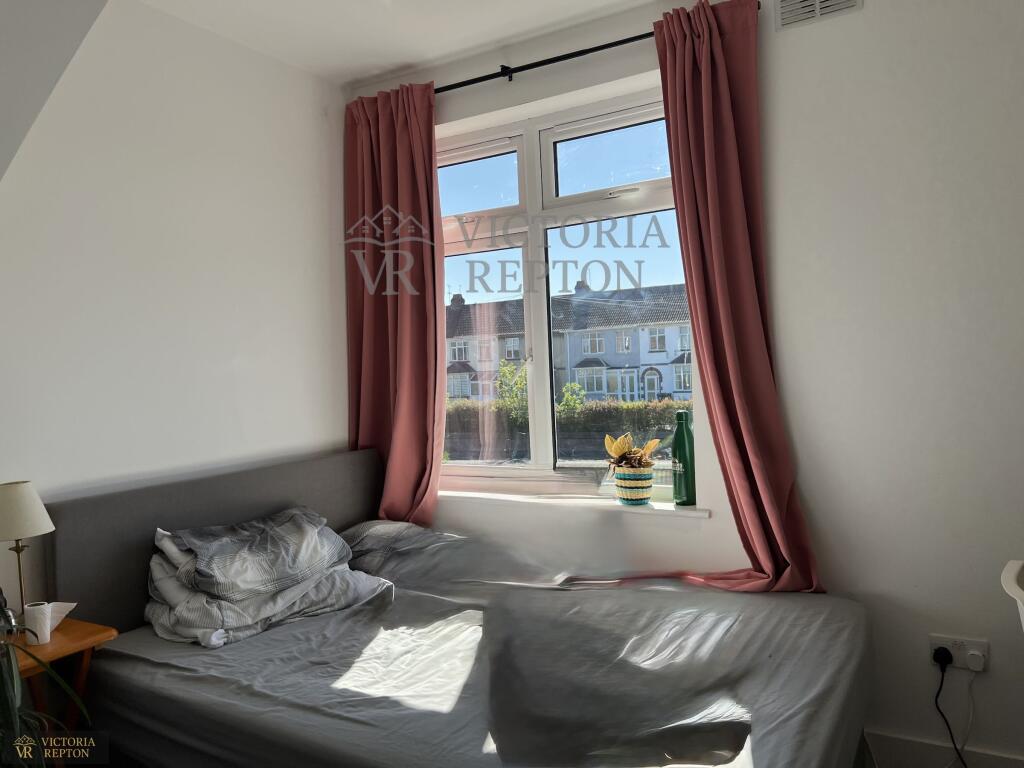 6 bedroom semi-detached house for rent
