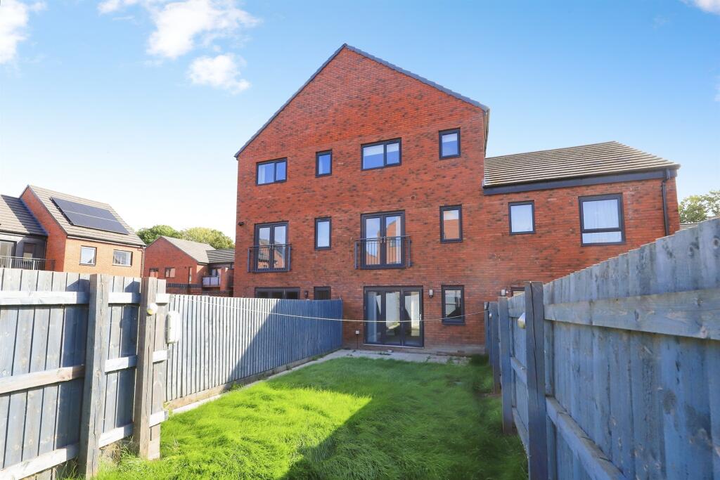 House in Wolverhampton, Perry Hall - View 2