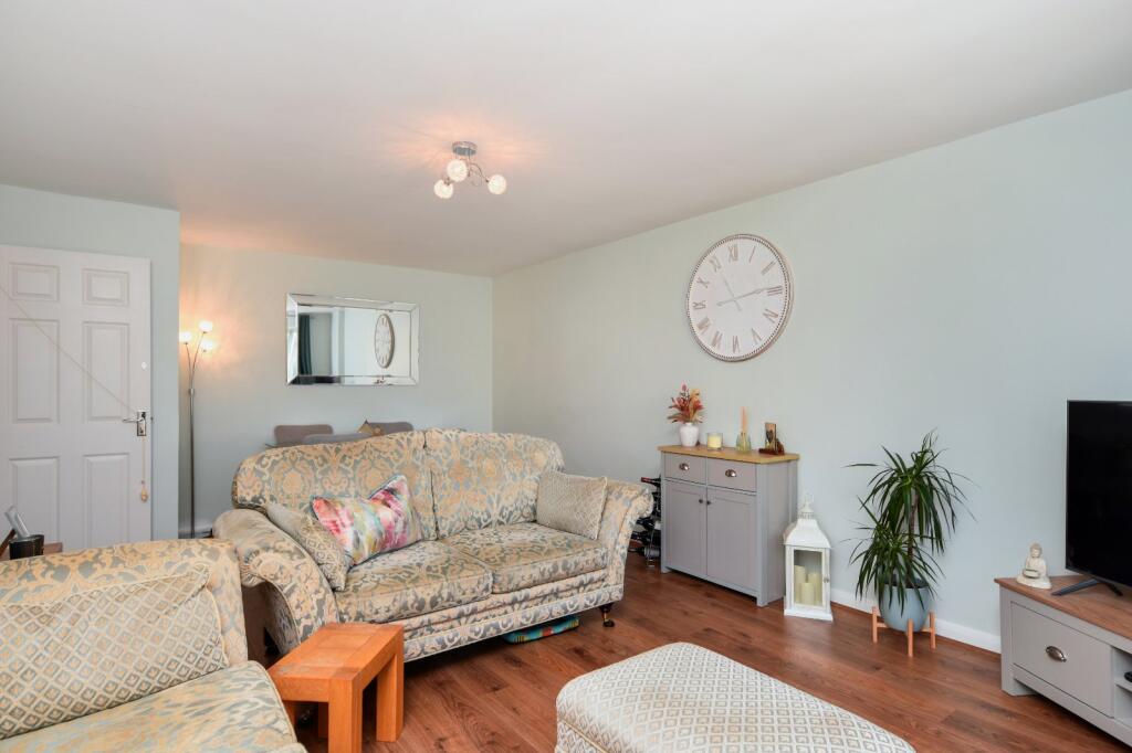 Teigngrace, Bishopsteignton Location, Shoeburyness, Essex, SS3 photo 3