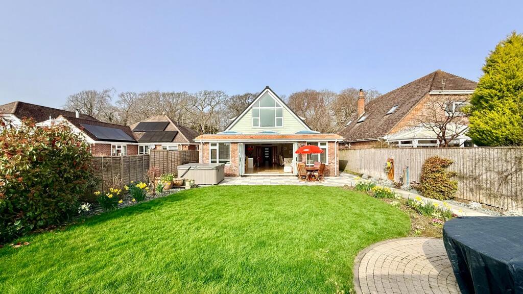 5-bed detached on Wainsford Road, Everton, Lymington, SO41, £925,000