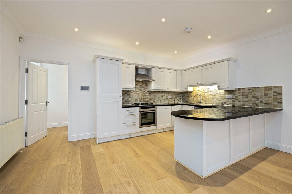 House in London, Petersham - View 3