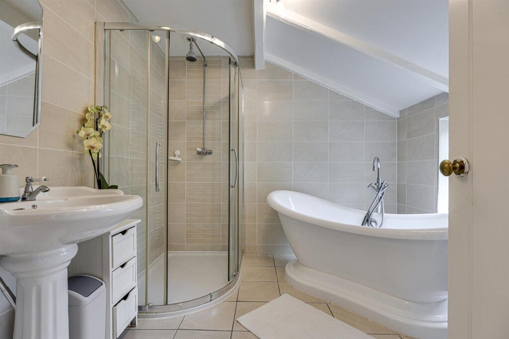 House in Huddersfield - View 4
