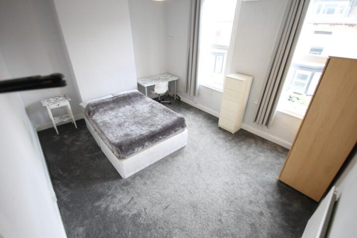 6 bedroom terraced house for rent