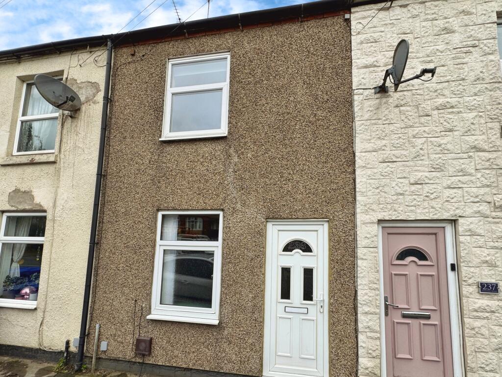 2-bed terraced on Stanton Road, Stapenhill, Burton-on-Trent, DE15, £125,000