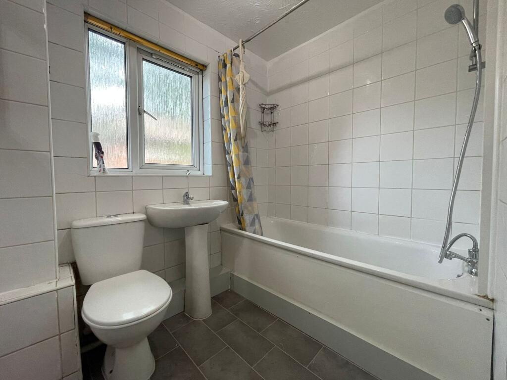 Pavilion Way, Edgware, HA8 photo 2