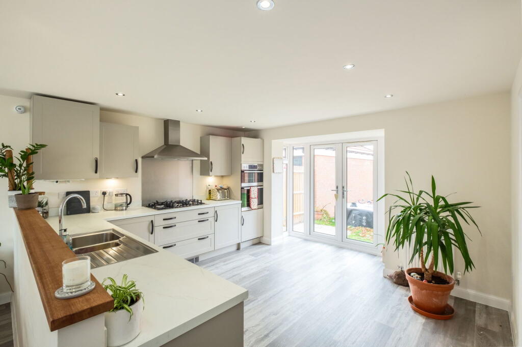 Anning Crescent, East Leake photo 2