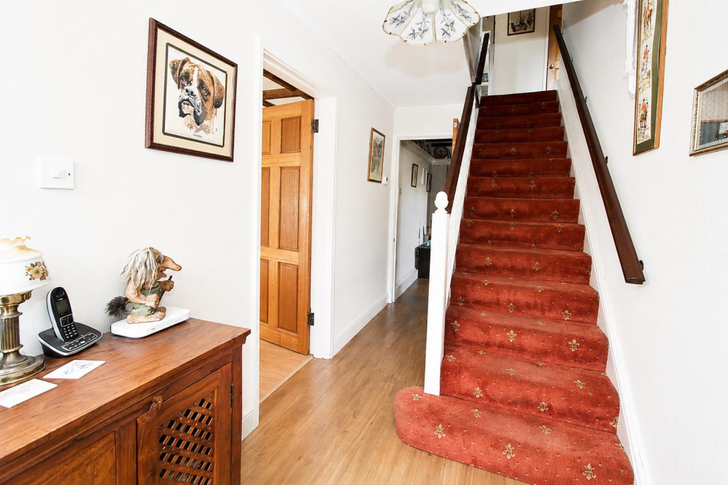 House in Sutton - More