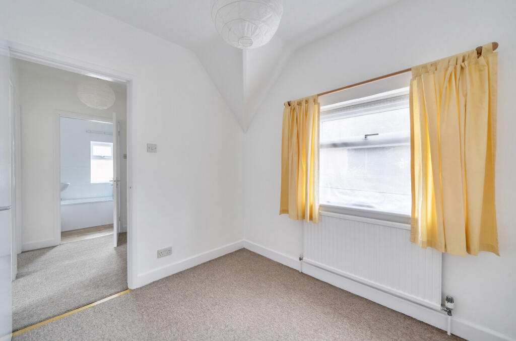 House in Southampton - More