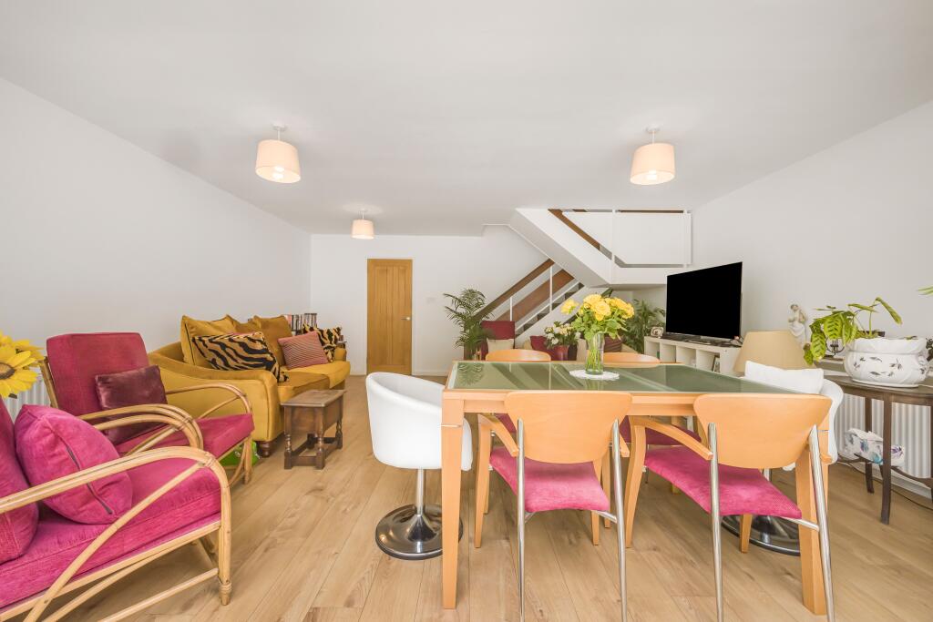 3 bedroom end of terrace house at Tracy Court, Belmont Lane, Stanmore, Harrow — photo 4