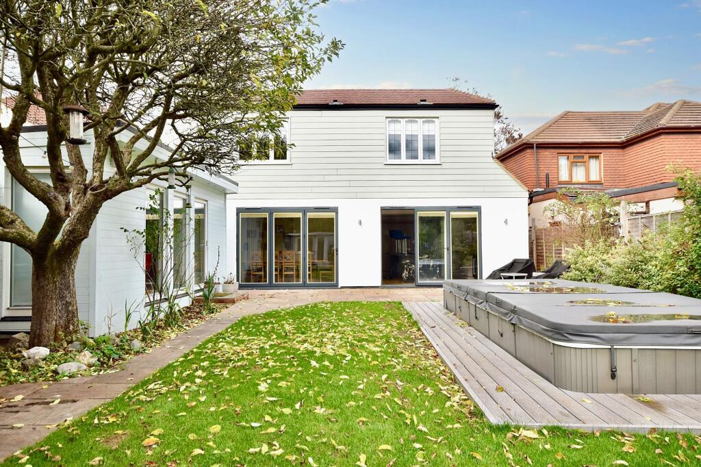 Links Road, Ashtead, KT21 photo 2