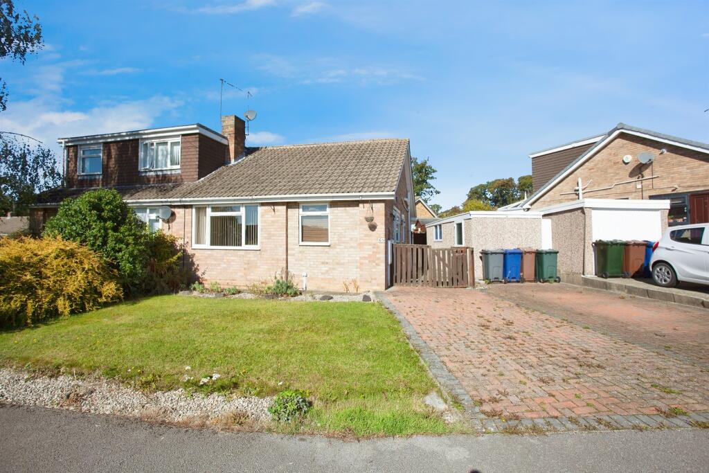 2-bed semi-detached on Strafford Walk, Dodworth, Barnsley, £180,000