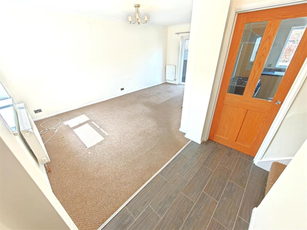 House in Northampton, North Northamptonshire - View 3