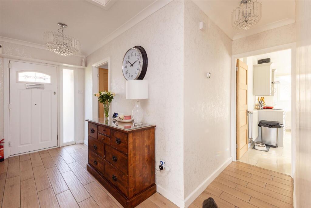 House in Bexhill-on-Sea, White Hill - View 4