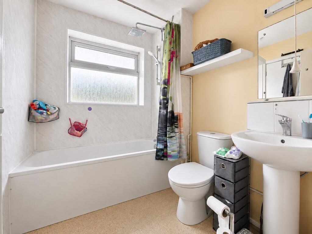 House in Swindon, Sparcells - More