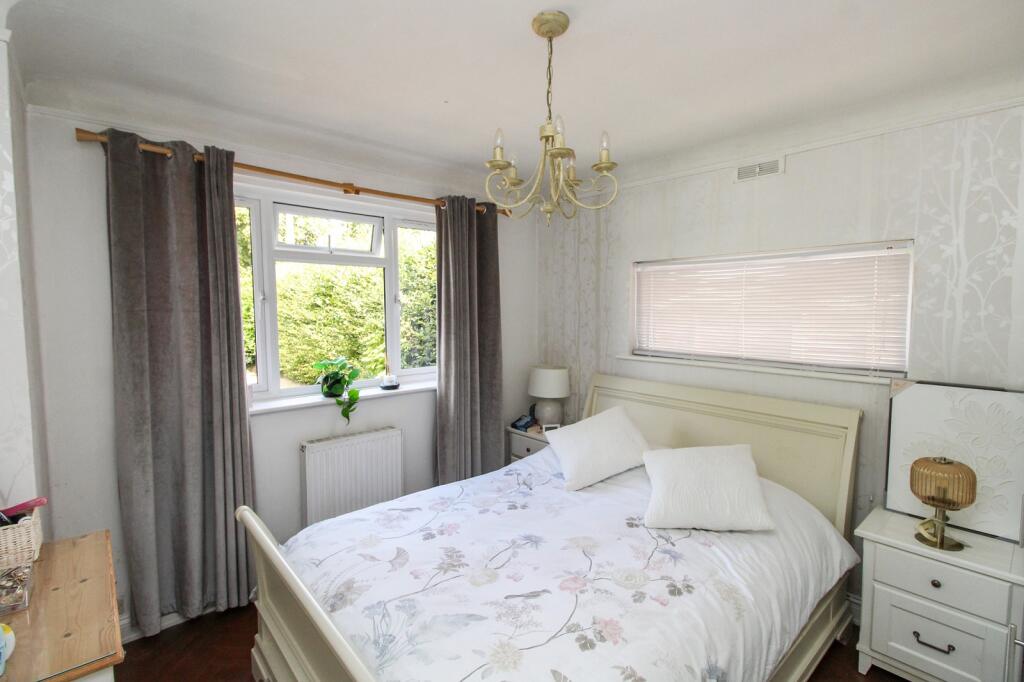 House in Croydon - More
