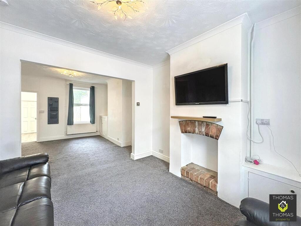 House in Gloucester - View 5
