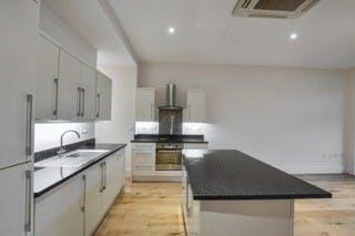 Unit 9, 9 Steedman Street kitchen 1.jpg