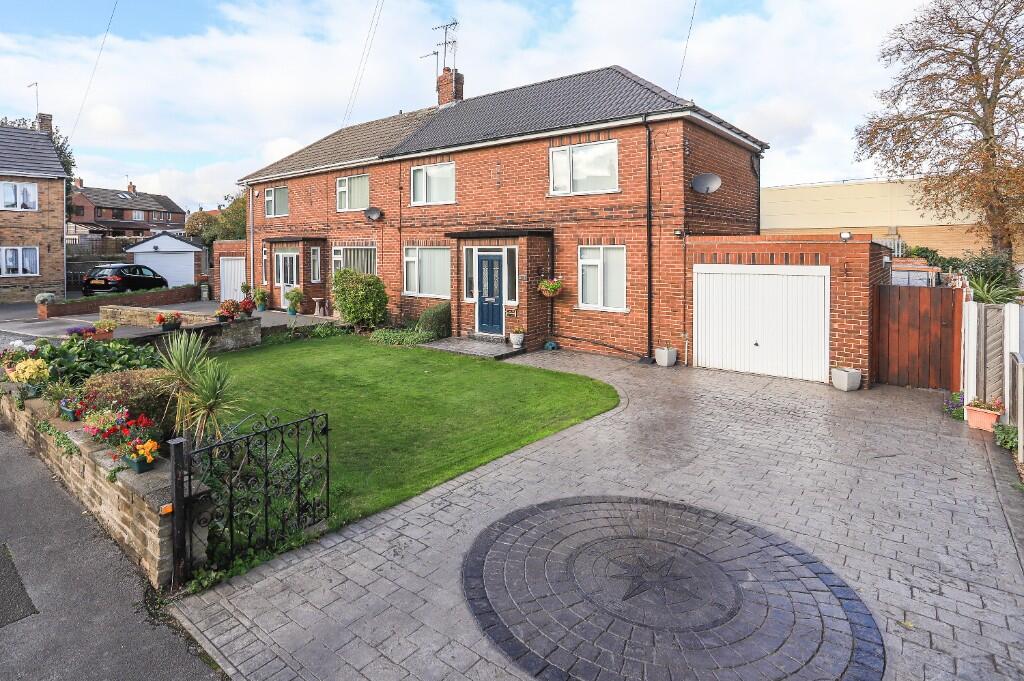 3-bed semi-detached on Grove Lane, Knottingley, West Yorkshire, WF11, £250,000