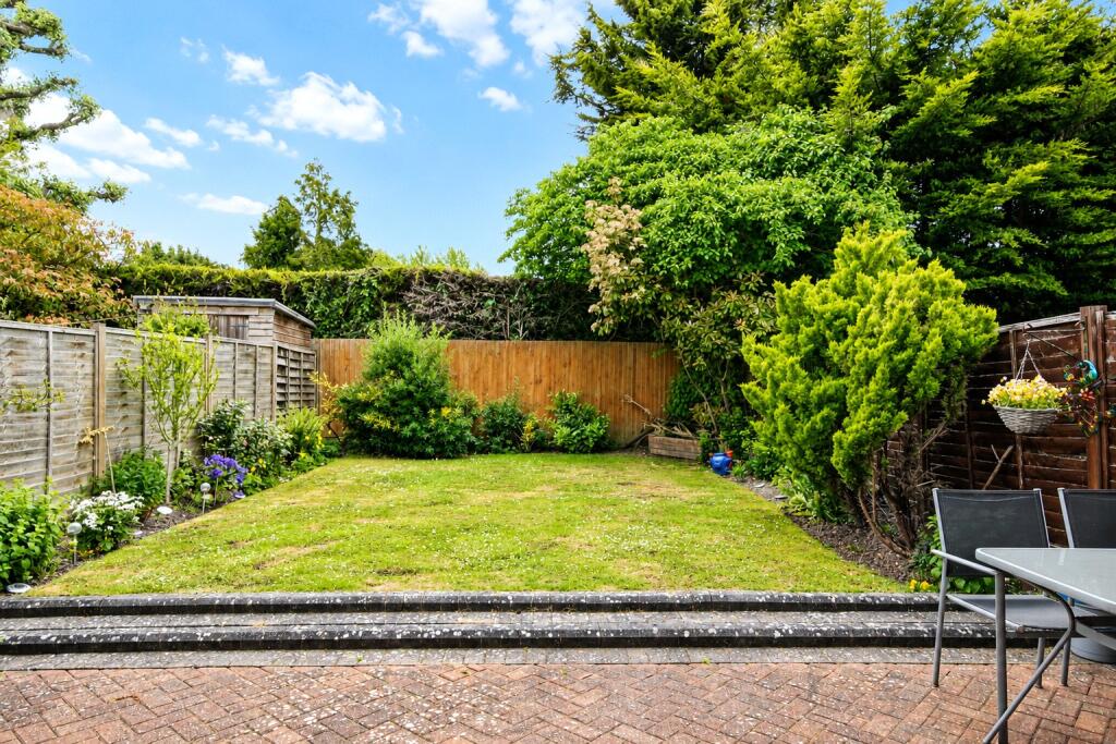 Longcroft Drive, Barton-le-Clay, Bedfordshire, MK45 photo 4