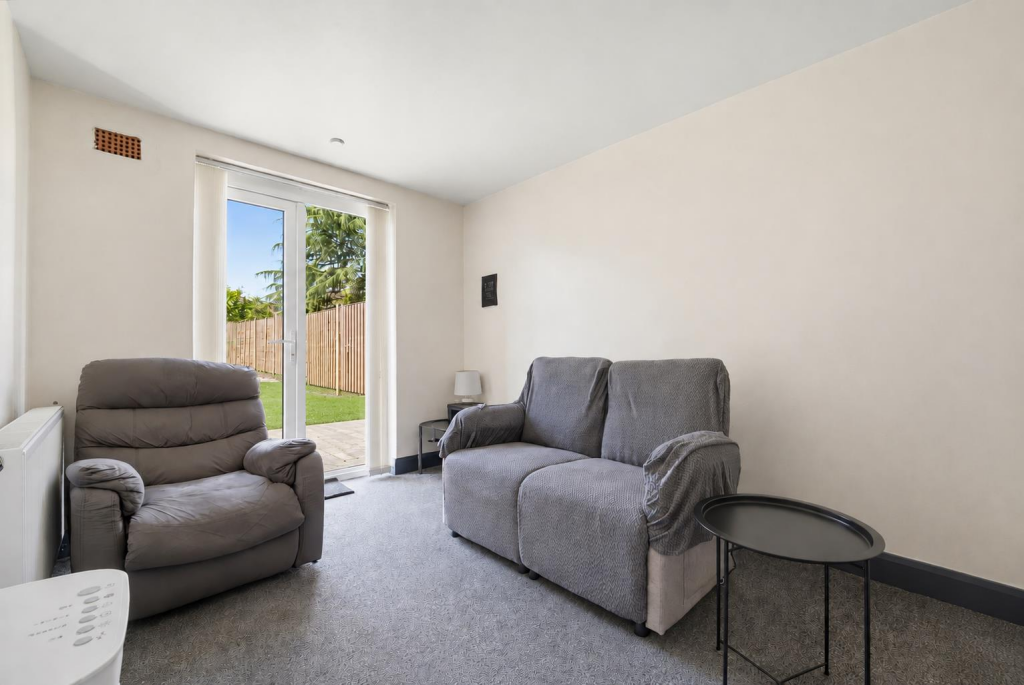 Apartment in Southall - View 3
