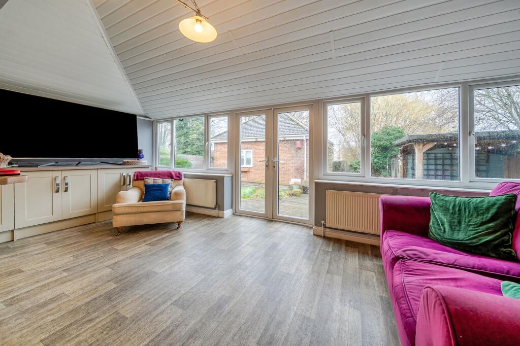 House in Rushmoor, North Town - More