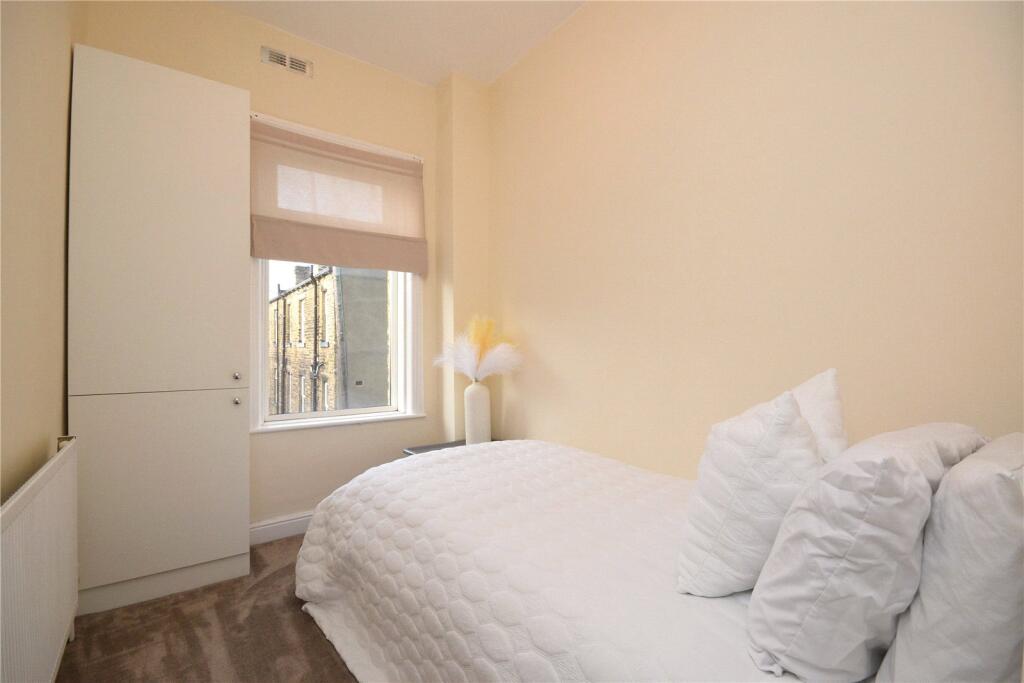 House in Leeds, Morley - View 5