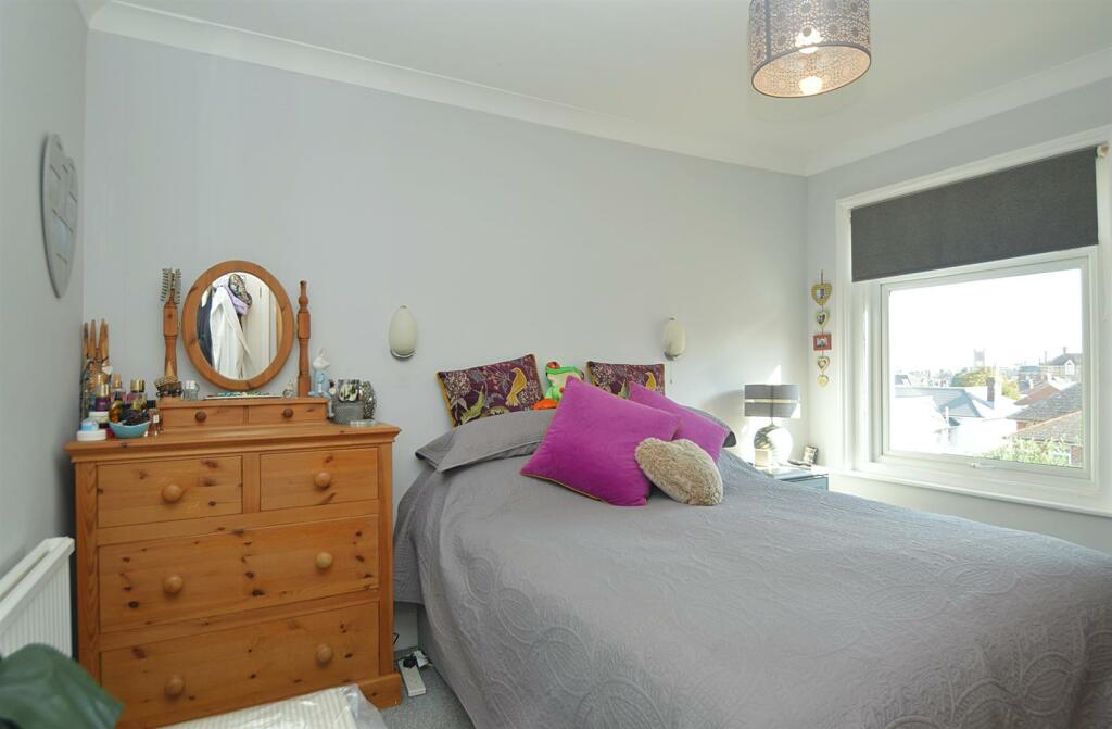 House in Shanklin, Lower Hyde, Luccombe - More