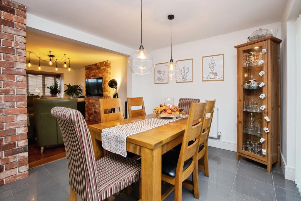 House in Ashfield, Sutton in Ashfield, Nottinghamshire - View 4