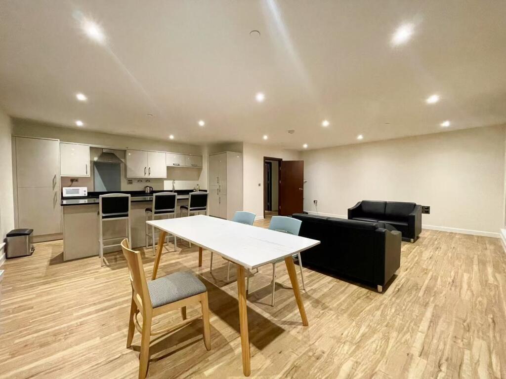Apartment in Sheffield, South Yorkshire - View 2