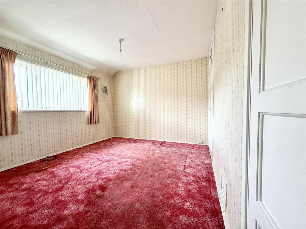 Harvest Road, Rowley Regis - More